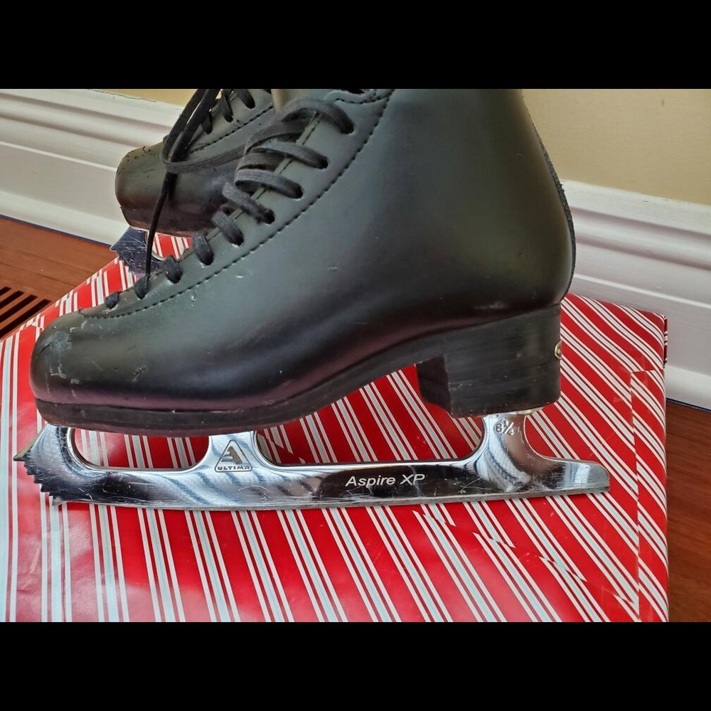 Jackson Freestyle 2193 skates with Ultima Aspire XP blade